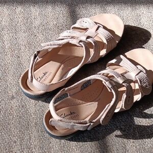 Clarks Women's Tan Strappy Sandals